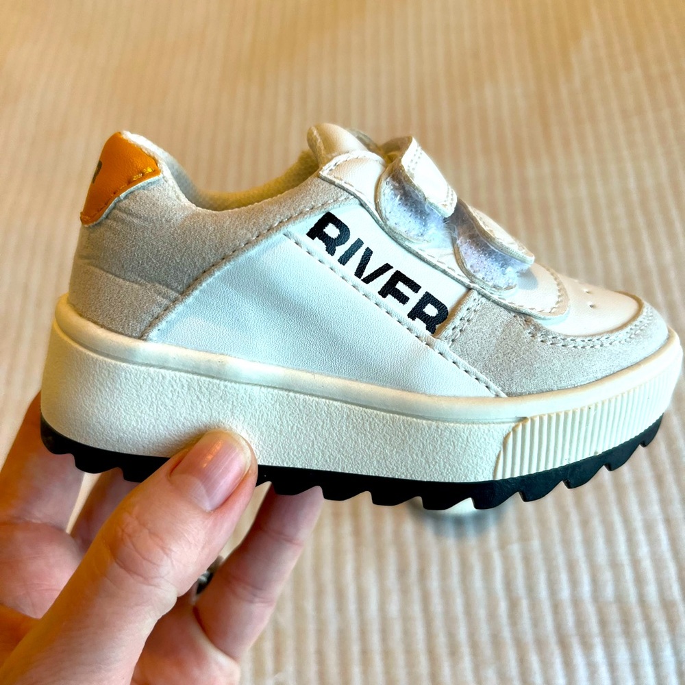 River Island from London baby boy Velcro shoe sz 4